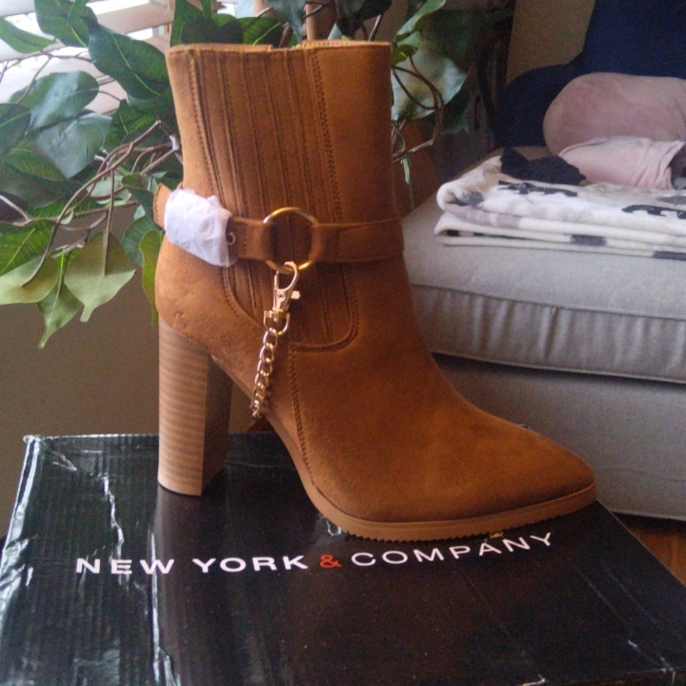 Shoes - Picture 2 of 4